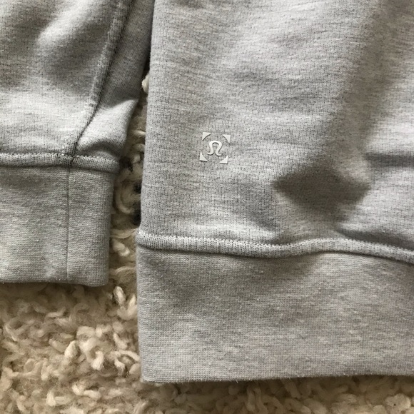 Men’s Lululemon XS Heather Grey Sweatshirt - Picture 4 of 4